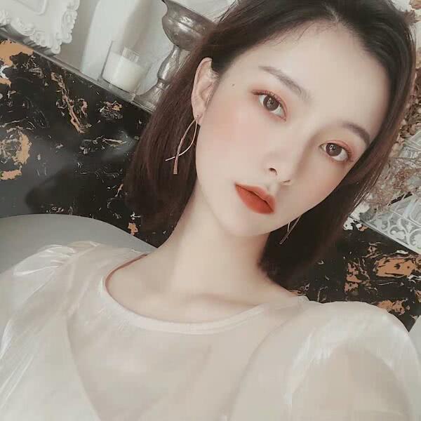 女孩都不能少的一件首饰,漂亮精致的耳饰,小巧耳朵最好的装饰