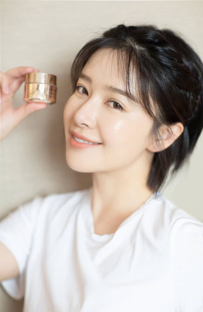 这个季节必不可少,一个系列简单纯色T恤让你清凉一夏