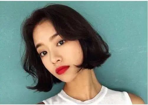 15款圆脸女生适合的短发发型，减龄瘦脸，提升气质！