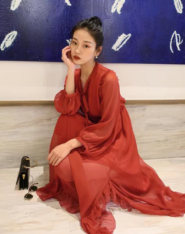 我选出了今年最美的3条连衣裙，快穿上它们迎接夏天吧！