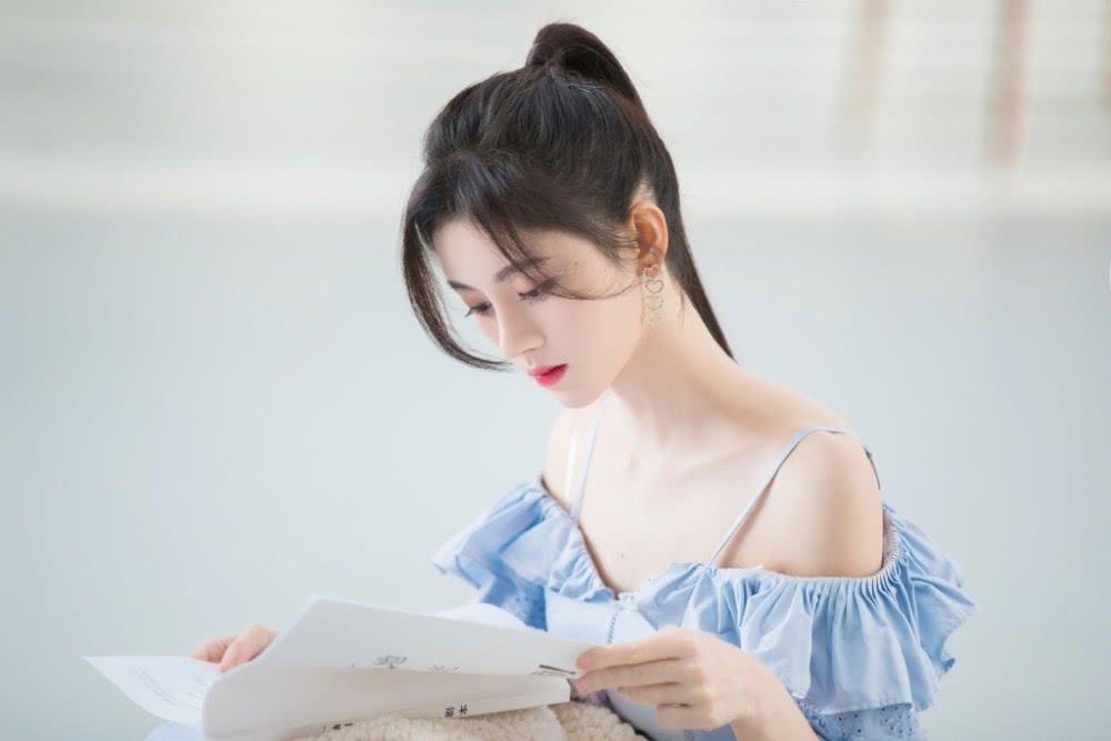 鞠婧祎吊带衫配高马尾被怒赞:当得起“四千年美女”