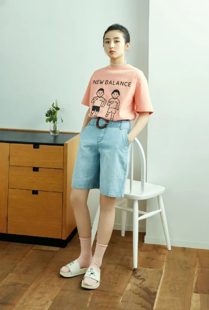 袜子搭配凉鞋太土？来看看杨幂、张子枫的正确搭法。爱了爱了