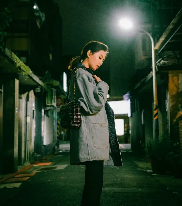 有种“变脸”叫刘诗诗化浓妆,红唇配烟熏妆五官真是绝美