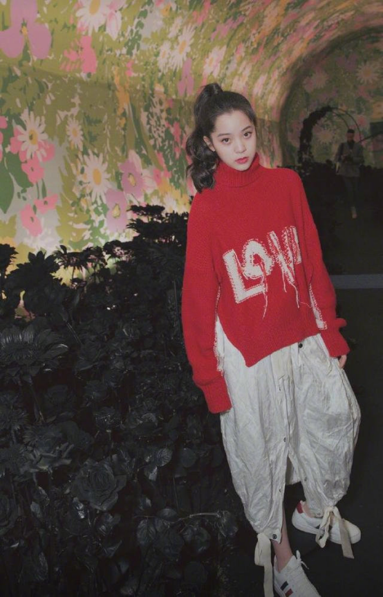 百搭卷发造型真有韵味!3款不同造型设计展现少女与成熟的碰撞