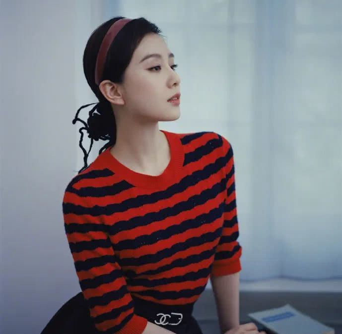 有种“变脸”叫刘诗诗化浓妆,红唇配烟熏妆五官真是绝美