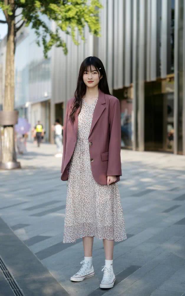 国内街拍：夏天不穿裙子出门真对不起自己，小仙女们要来“炸街”了