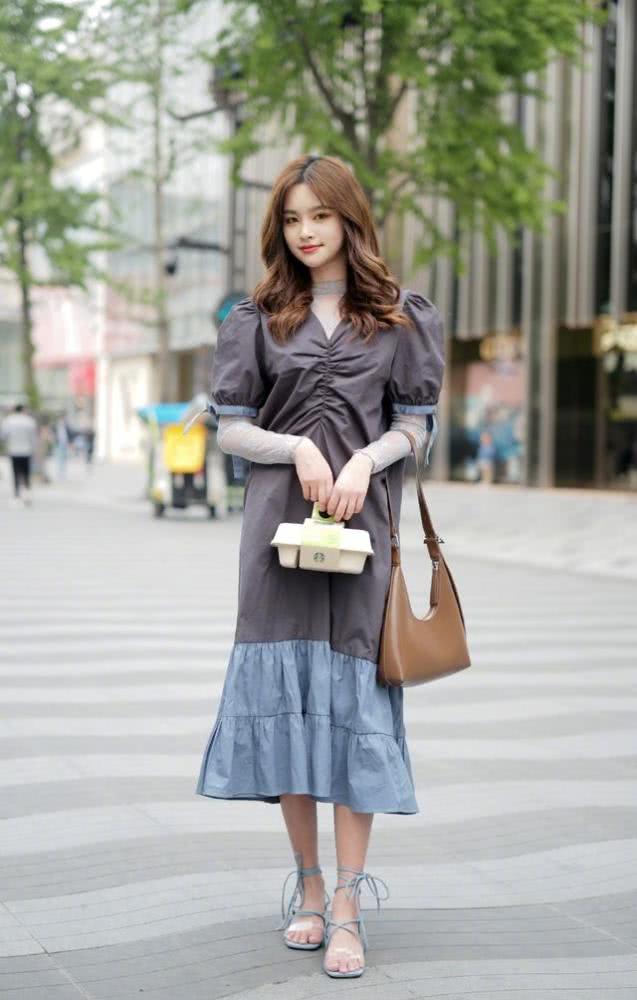 国内街拍：夏天不穿裙子出门真对不起自己，小仙女们要来“炸街”了