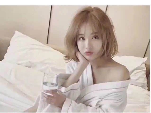 15款圆脸女生适合的短发发型，减龄瘦脸，提升气质！