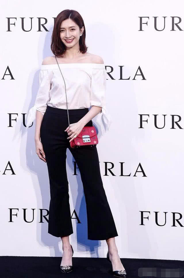 今年流行“衬衫搭配酒杯裤”,气质显瘦还好看!