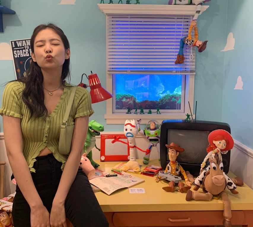 还在背大大水桶包？2020夏天流行腋下包，背起来干净利落！