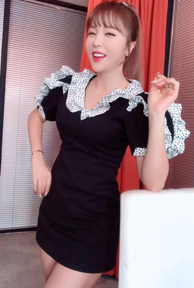 洪真英穿搭减龄又甜美,教你掌握微胖女生穿搭技巧