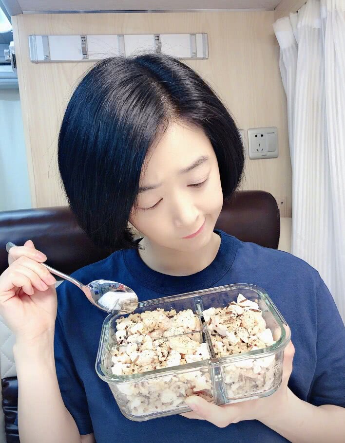 这个季节必不可少,一个系列简单纯色T恤让你清凉一夏