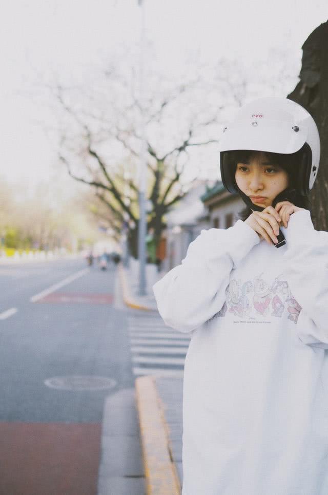 夏日学沈月少女穿搭,轻松变身为女神