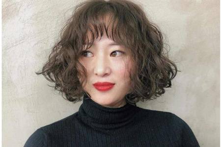 2020女生流行羊毛卷发型图片,短发长发烫减龄羊毛卷造型