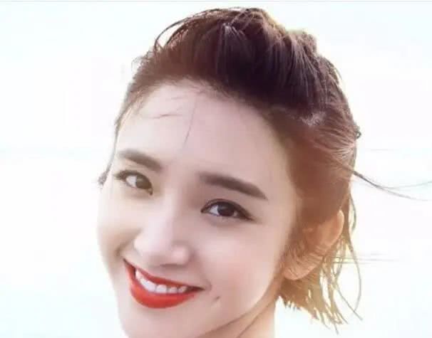 15款圆脸女生适合的短发发型，减龄瘦脸，提升气质！