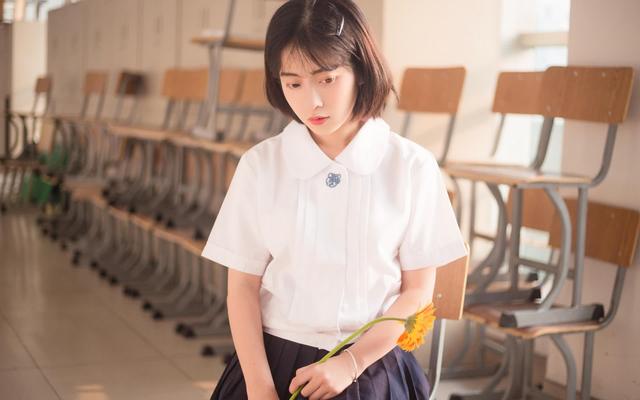 前男友在公交车上解我衣服 那晚月光笼罩让我至今难忘