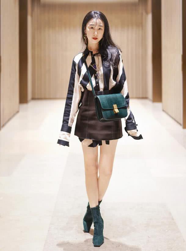 长衬衫怎么穿？看下面这些时尚潮人这样搭，时髦又高级！