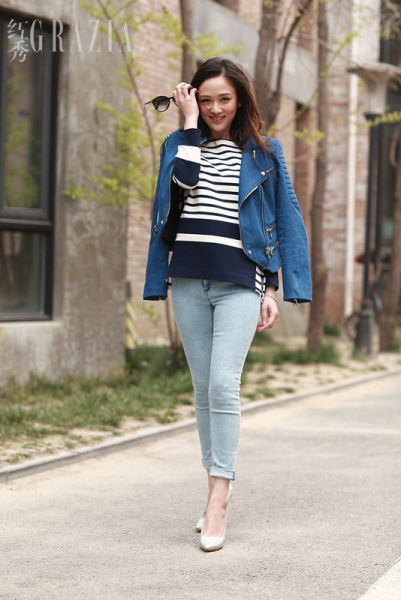 陈乔恩街拍显简约潮范儿新书发售