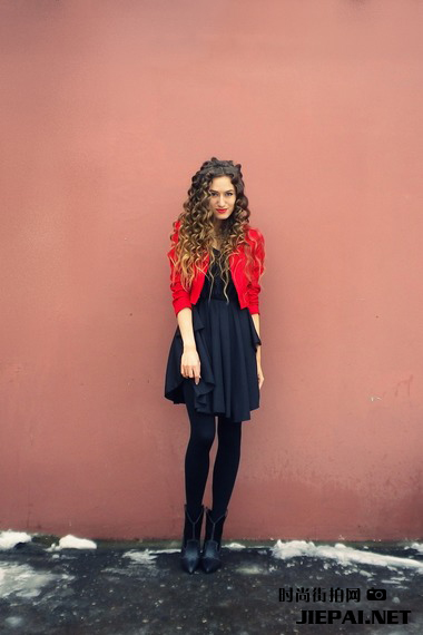 俄罗斯型人街拍 时尚色彩艳丽迷人