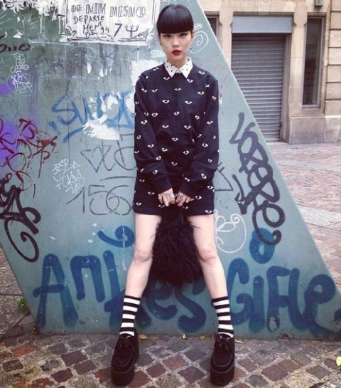 日本黑发少女模特秋本梢生活街拍精选