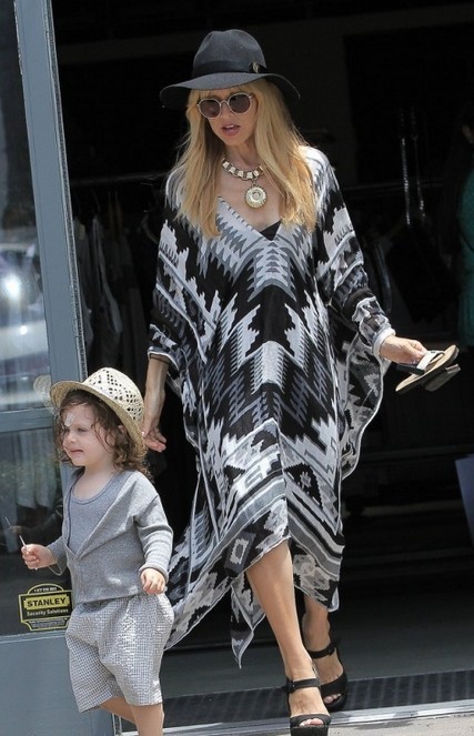 瑞秋•佐伊(Rachel Zoe)示范时尚穿衣法