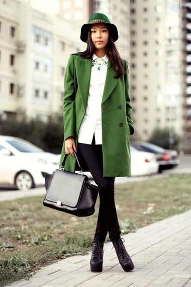 俄罗斯潮人初冬街拍 大衣外套围巾齐上阵