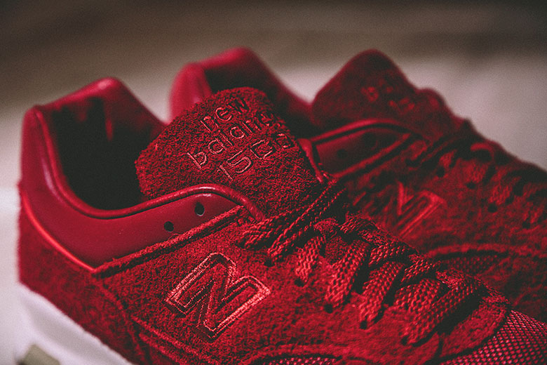 过年就要红色的 Saint Alfred x New Balance M1500 联名鞋款