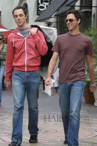 欧美明星同性情侣街拍合辑：哪对更有爱？