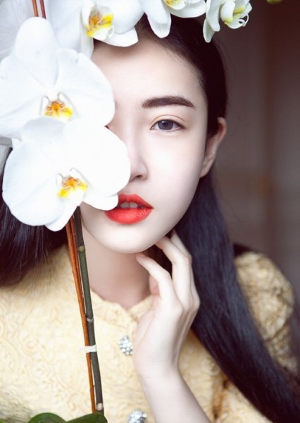 张辛苑巴黎度假写真 光影柔软浪漫依旧
