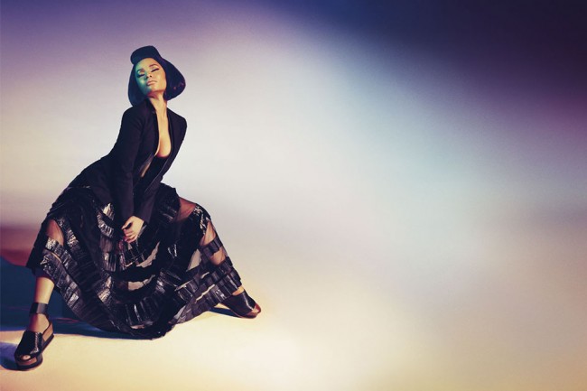 Nicki Minaj 展现新颖的热带风情:出镜Roberto Cavalli 最新2015春夏系列