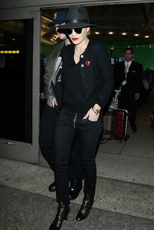 欧美明星街拍 黑色毛衣最时尚