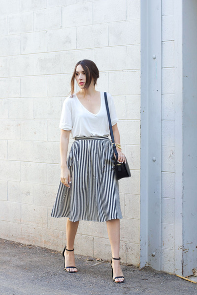 2015年8月街拍欧美潮女短裙搭配