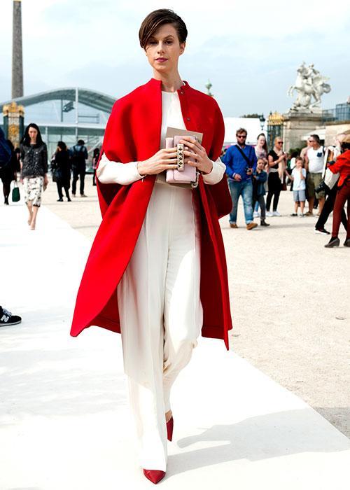 天气变冷怎么穿 街拍达人告诉你只需一件红外套