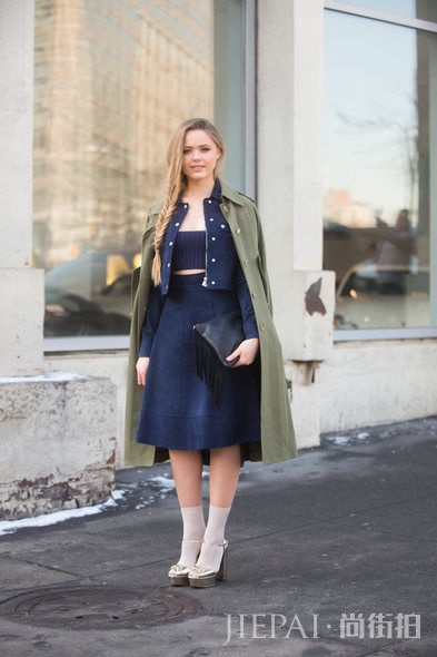 一条牛仔裙穿到厌?看街拍达人4款牛仔裙最潮穿搭法