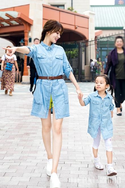 去迪士尼穿什么好?看明星同款米老鼠单品街拍秀!