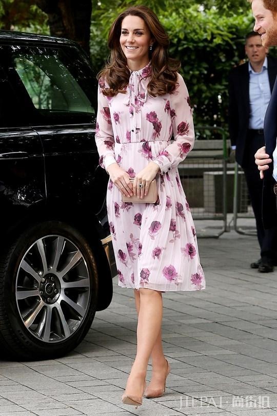 凯特王妃街拍 知性大方得体 衣品很好