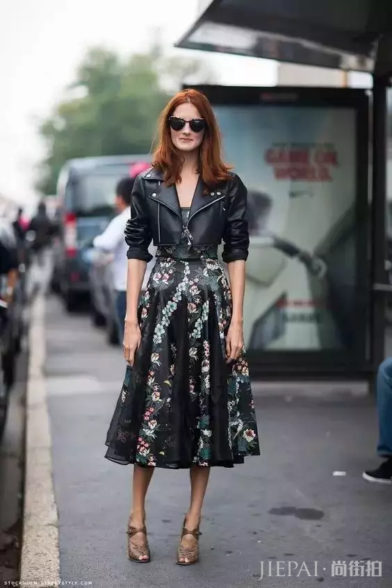欧美街拍 皮衣和连衣裙这样搭起来才好看