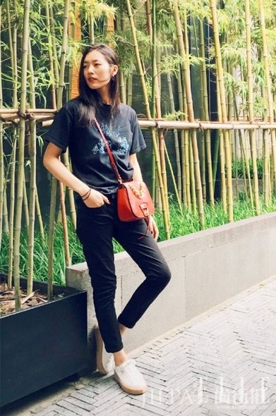 拥有最多手袋的超模?盘点刘雯365天的手袋款式