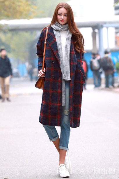 让人捉摸不透的季节里，看街拍学大衣搭配