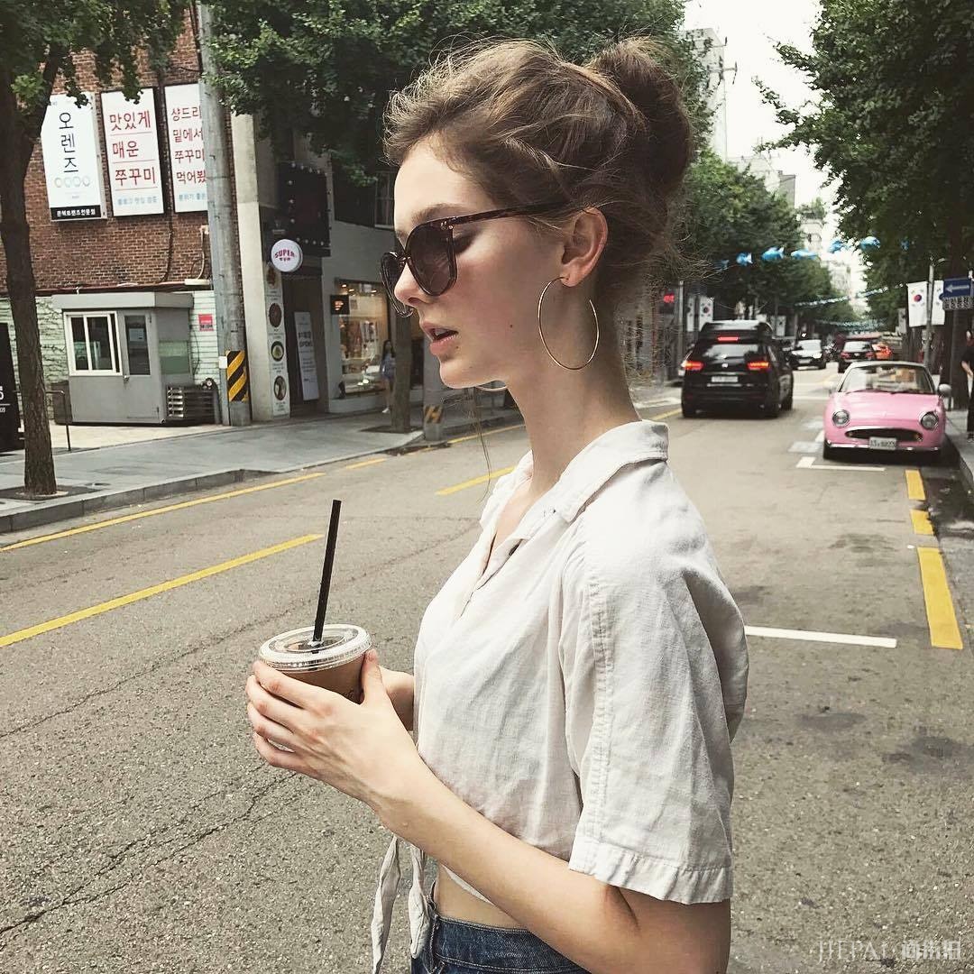 cos精灵惊艳了许多人而被称为史上最美精灵,确实看到照片也会令人震惊