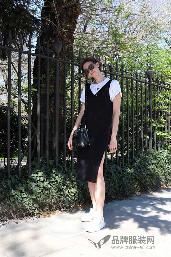 欧美秋季街拍 各类混搭让你拿出搁置的单品