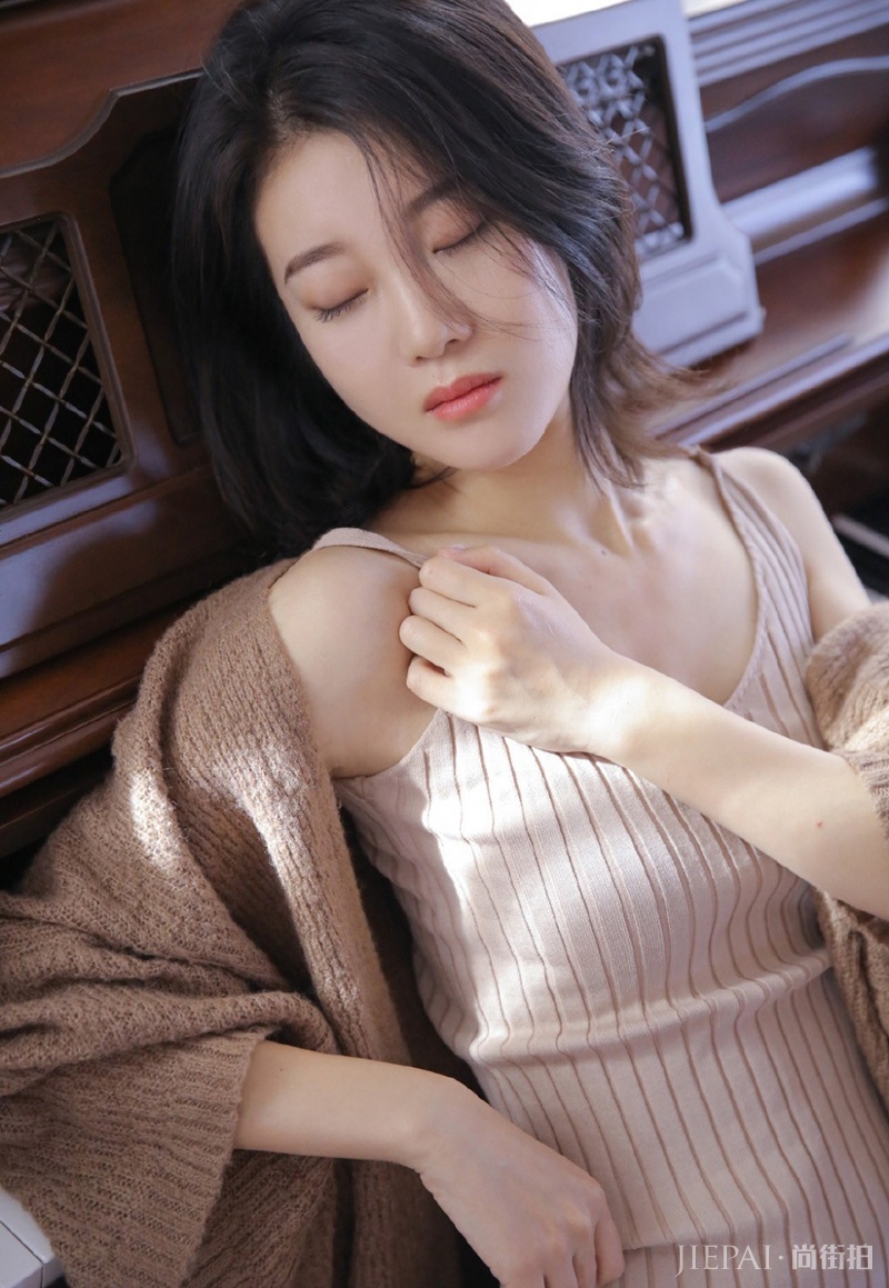短发漂亮美女香肩美艳时尚写真