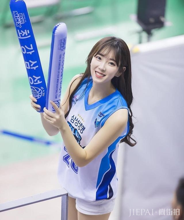 韩国美女棒球啦啦队长惊艳亮相!网友惊叹:天使面孔+魔鬼身材