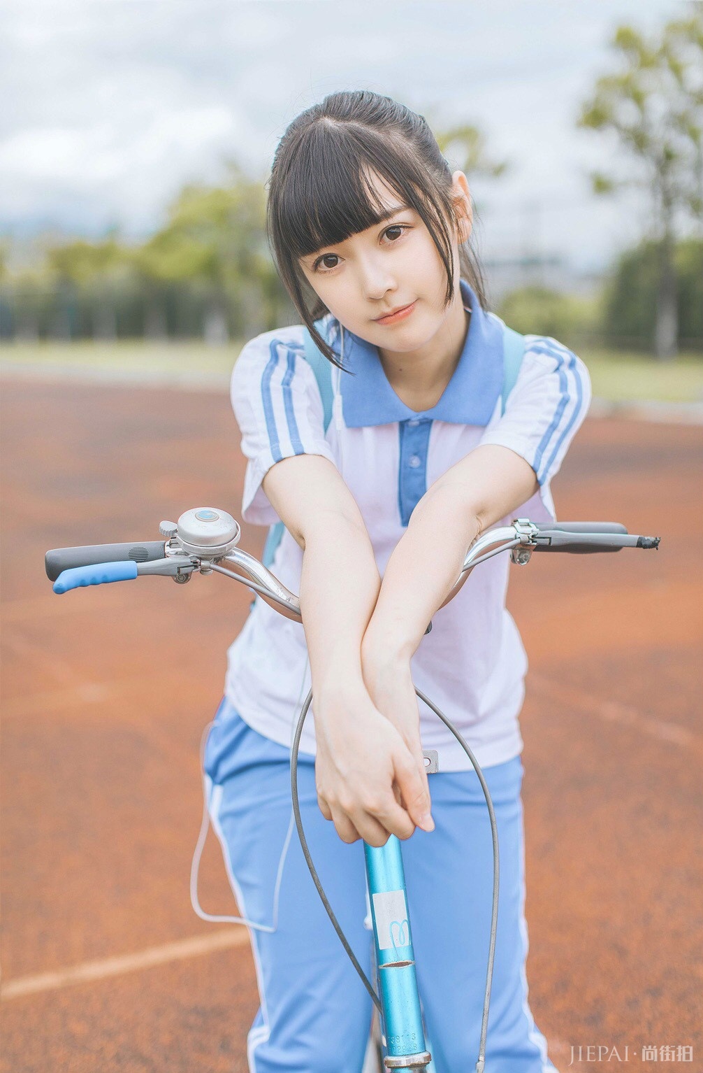 十六岁的夏天 穿校服的萝莉美如骄阳!