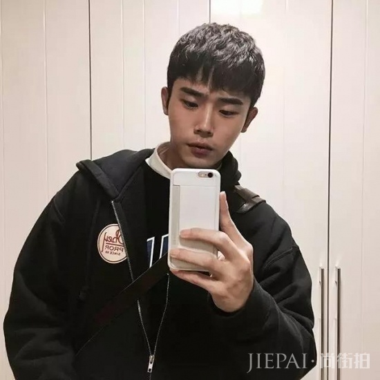 单眼皮男生留什么发型好看 单眼皮男生的发型选择