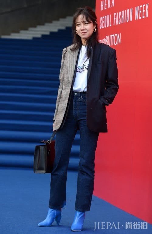 看了这么多西装,就服孔孝真,“阴阳服”帅气亮相首尔时装周