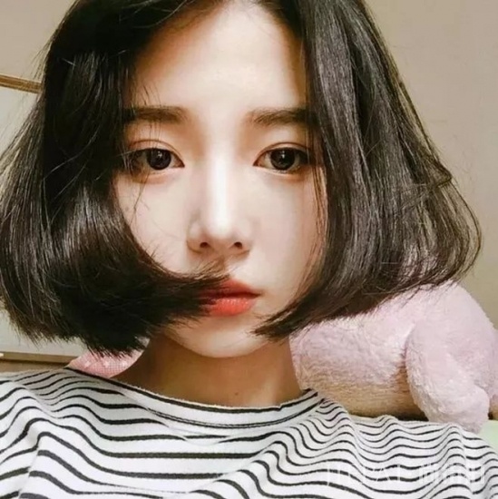 发型不用在意颜色 女生黑发也能美出天际