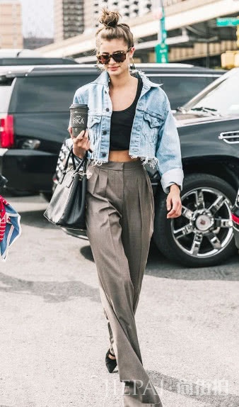 欧美街拍 这样穿牛仔外套才有灵魂