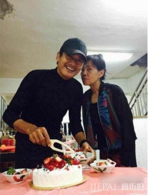 63岁周润发仍魅力四射,然而他靠的不止是颜值和演技