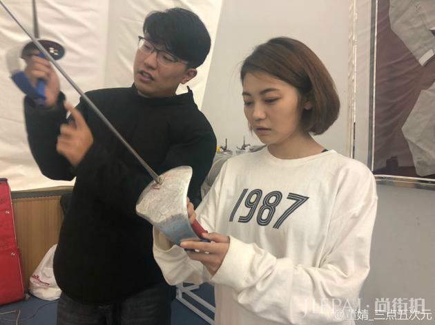 奇葩说选手董婧打骂事件后首发文:暂时放下工作
